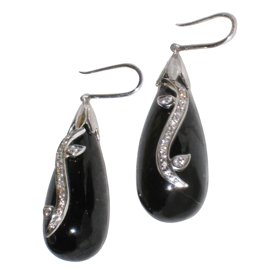 Noir Élan Drop Earrings